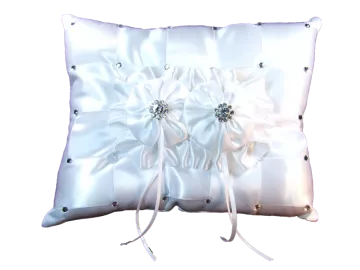 Model Madrid - Large ringcushion rectangular white with ring box